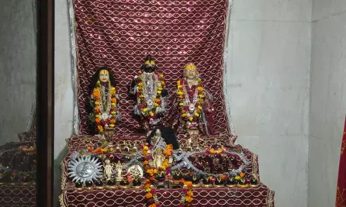 जहाजपुर के नरसिंह धाम मंदिर में दिनदहाड़े चोरी, भगवान के मुकुट ले गए चोर जहाजपुर के नरसिंह धाम मंदिर में दिनदहाड़े चोरी, भगवान के मुकुट ले गए चोर