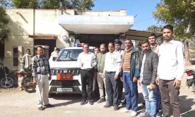 रायपुर में पटवारी और भू अभिलेख निरीक्षक के निलंबन पर विरोध प्रदर्शन