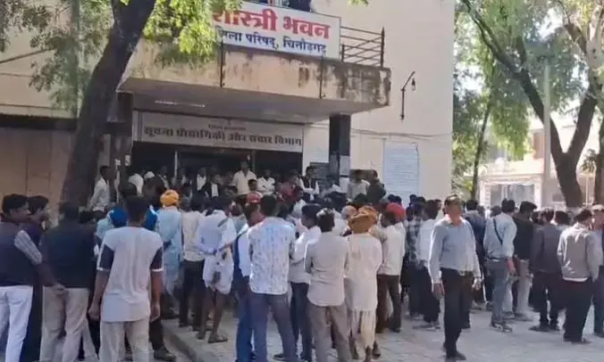 चित्तौड़गढ़ के बस्सी में चिकित्सालय निर्माण को लेकर ग्रामवासियों ने जताया विरोध