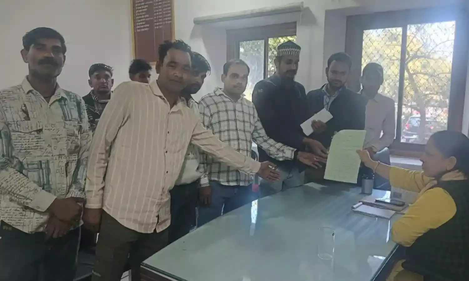 रूपपुरा  में नीलगाय मामले और कोयला भट्टियों को लेकर प्रशासन को सौंपा ज्ञापन