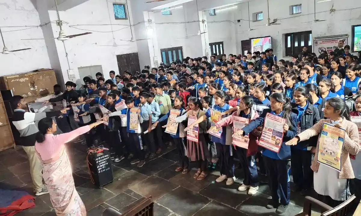 100 दिवसीय अभियान के तहत विद्यालयों में बाल विवाह रोकथाम को लेकर जागरूकता कार्यक्रम 100 दिवसीय अभियान के तहत विद्यालयों में बाल विवाह रोकथाम को लेकर जागरूकता कार्यक्रम