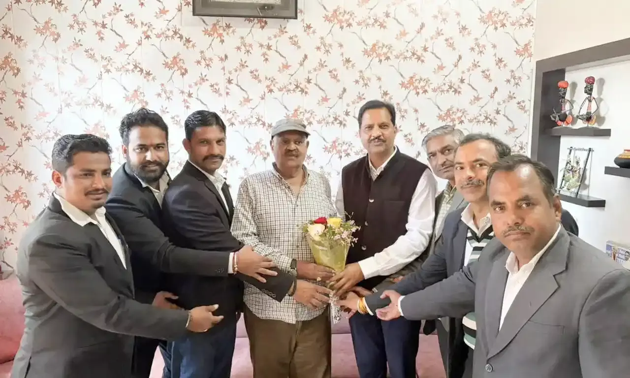 पूर्व राज्यपाल वी.पी. सिंह का अभिभाषक संस्था में स्वागत