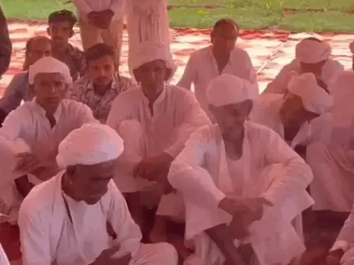 पंचायत ने महिलाओं के स्मार्टफोन पर लगाया बैन