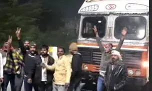 रात के अंधेरे में ग्रामीणों की सजगता, 9 घंटे की निगरानी के बाद 70 गौवंश मुक्त