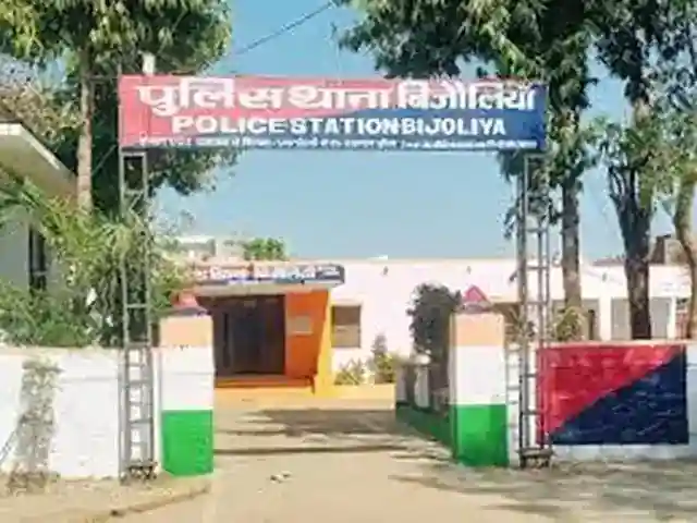 क्रेन पलटने से युवक की मौत, पत्थर स्टॉक पर हुआ दर्दनाक हादसा क्रेन पलटने से युवक की मौत, पत्थर स्टॉक पर हुआ दर्दनाक हादसा