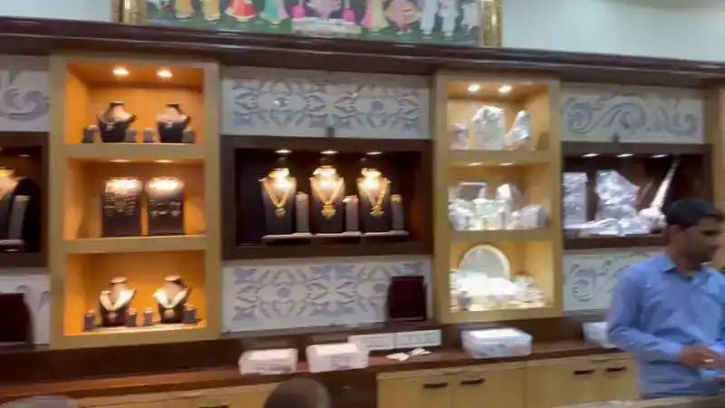 यह है शहर का सदर बाजार… शाम होते ही अव्यवस्थित यातायात से बढ़ रही मुश्किलें यह है शहर का सदर बाजार… शाम होते ही अव्यवस्थित यातायात से बढ़ रही मुश्किलें