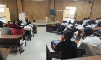 नर्सिंग स्टूडेंट व् चिकित्सकों को कराया राजयोग ध्यान का अभ्यास