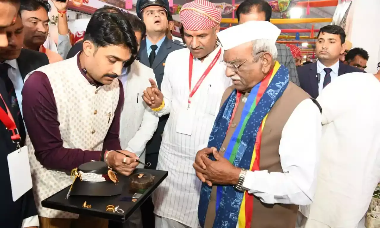 स्वदेशी से ही आत्मनिर्भर भारत का मार्ग प्रशस्त - राज्यपाल