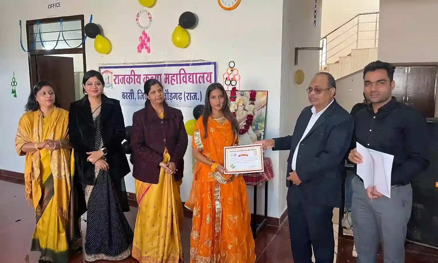 विद्यालय में वार्षिक उत्सव मनाया