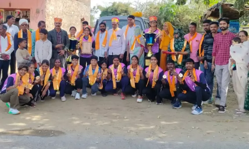 झाड़ोल में आदि गौरव खेल रत्न से सम्मानित खिलाड़ी मीरा और फेडरेशन कप विजेताओं का किया स्वागत झाड़ोल में आदि गौरव खेल रत्न से सम्मानित खिलाड़ी मीरा और फेडरेशन कप विजेताओं का किया स्वागत