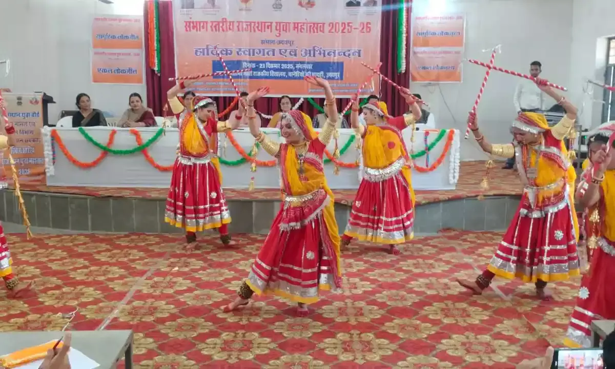 प्रथम, द्वितीय, तृतीय स्थान प्राप्त करने वाले सभी कलाकारों को प्रशस्ति पत्र और स्मृति चिन्ह प्रदान कर सम्मानित किया प्रथम, द्वितीय, तृतीय स्थान प्राप्त करने वाले सभी कलाकारों को प्रशस्ति पत्र और स्मृति चिन्ह प्रदान कर सम्मानित किया