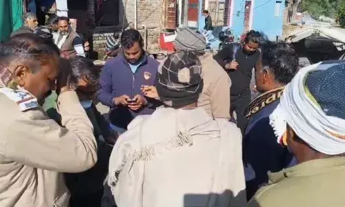 स्लीपर बस ने सोते हुए दो लोगों को रौंदा, हुई मौत, तीसरा बाल-बाल बचा स्लीपर बस ने सोते हुए दो लोगों को रौंदा, हुई मौत, तीसरा बाल-बाल बचा