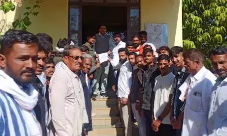 बिजौलिया में गौशाला की जमीन पर अवैध अतिक्रमण को लेकर ग्रामीणों ने की कार्रवाई की मांग बिजौलिया में गौशाला की जमीन पर अवैध अतिक्रमण को लेकर ग्रामीणों ने की कार्रवाई की मांग