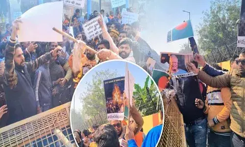 दिल्ली में बांग्लादेश उच्चायोग के बाहर प्रदर्शन, हिंदू युवक की हत्या का विरोध दिल्ली में बांग्लादेश उच्चायोग के बाहर प्रदर्शन, हिंदू युवक की हत्या का विरोध
