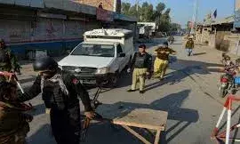 पाकिस्तान में सुरक्षाबलों पर फिर हमला, पांच पुलिसकर्मियों की मौत पाकिस्तान में सुरक्षाबलों पर फिर हमला, पांच पुलिसकर्मियों की मौत