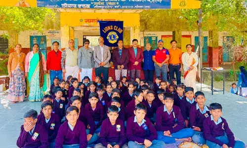 लायंस क्लब ने हलेड़ में स्वेटर किये वितरण