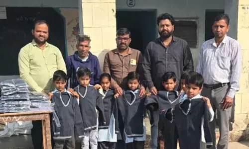 भामाशाह ने स्वेटर किए वितरित भामाशाह ने स्वेटर किए वितरित