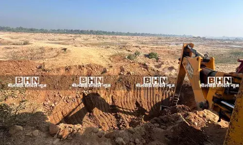 श्मशान भूमि में अवैध खनन के खिलाफ ग्रामीणों में आक्रोश , बडलियास थाना पुलिस ने कटवाए रास्ते