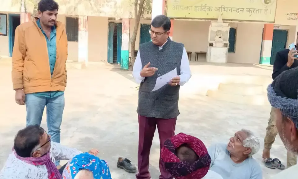 विद्यालय में आपसी अनबन से पढ़ाई प्रभावित, ग्रामीणों ने की शिक्षकों के तबादले की मांग विद्यालय में आपसी अनबन से पढ़ाई प्रभावित, ग्रामीणों ने की शिक्षकों के तबादले की मांग