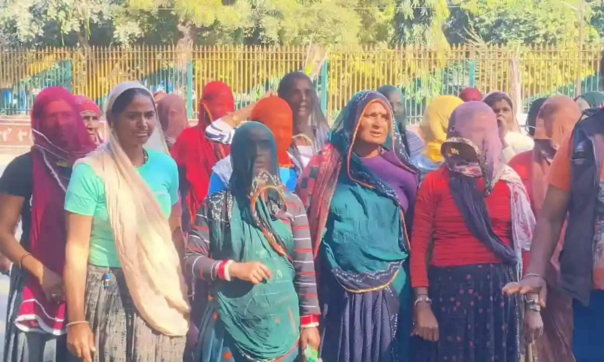 बंजारा बस्ती के परिवारों को पट्टा न मिलने से विवाद, नगर विकास न्यास पर कार्रवाई की मांग