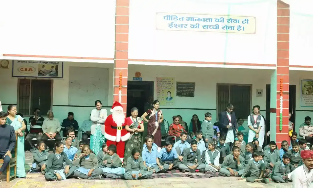 मानसिक दिव्यांग बालको ने मनाया क्रिसमस