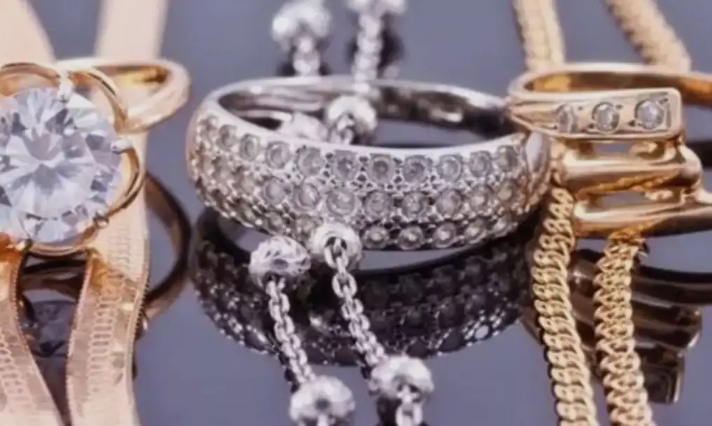 सोना-चांदी ने तोड़े सारे रिकॉर्ड, MCX पर गोल्ड 1,38,676 और सिल्वर 2,24,300 रुपए पर पहुंचा