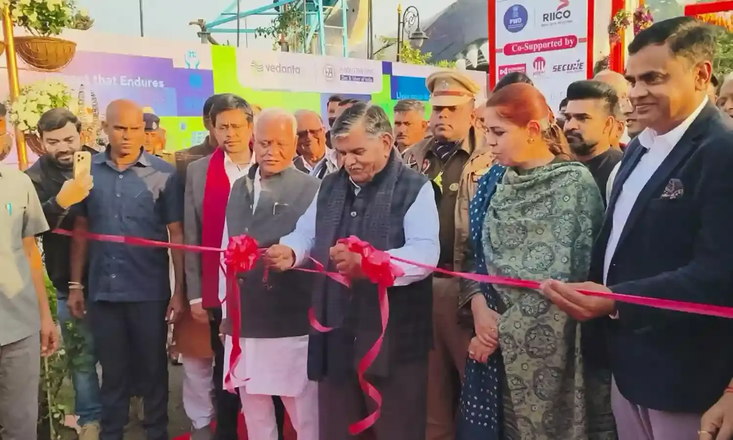 “पुष्प और हरियाली धरती माता का श्रृंगार, प्रकृति का सम्मान ही समृद्ध भविष्य की कुंजी”-  कटारिया