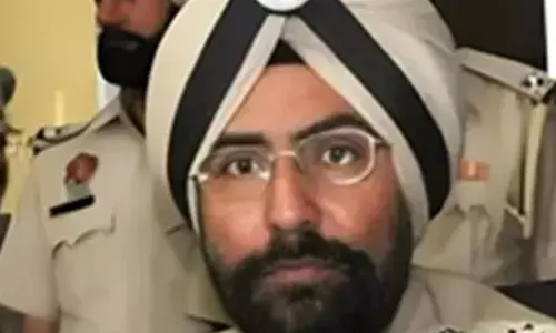 व्हाट्सएप निवेश ठगी में पूर्व आईजी शिकार, वेंटिलेटर पर हालत स्थिर, कई ओर अधिकारी भी हुए शिकार व्हाट्सएप निवेश ठगी में पूर्व आईजी शिकार, वेंटिलेटर पर हालत स्थिर, कई ओर अधिकारी भी हुए शिकार