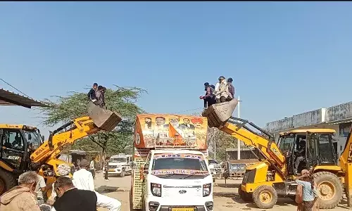 सरकार के दो वर्ष पूर्ण होने पर अमरगढ़ पहुंचा विकास रथ, ग्रामीणों ने किया स्वागत