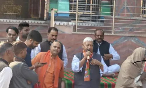 पीथास मालीखेड़ा में सांसद दामोदर अग्रवाल ने ग्रामीणों की समस्याएं सुनीं