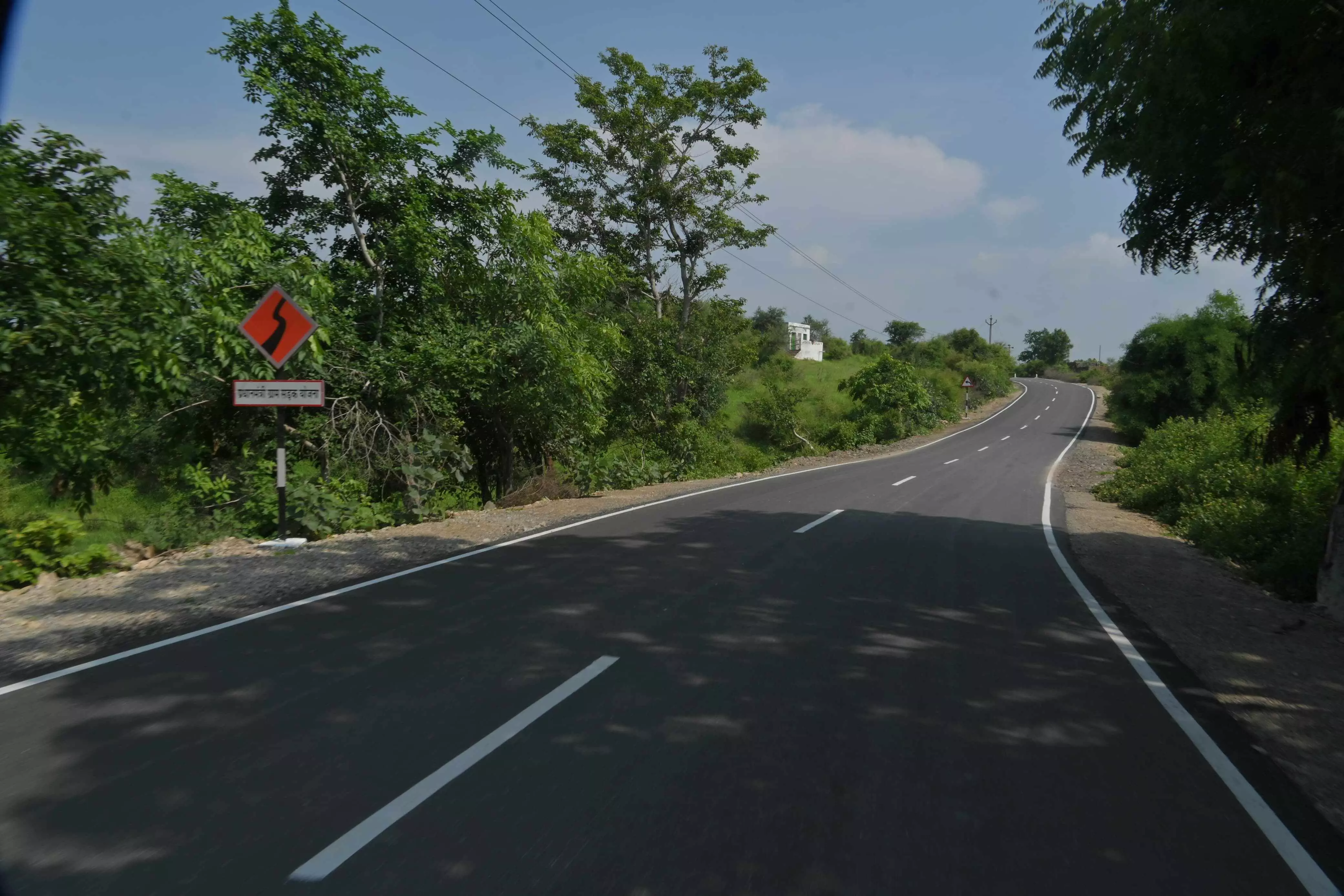 जिले में 6 हजार 41 किलोमीटर सड़क निर्माण, 1 हजार 398 करोड़ का निवेश, आदिवासी और ग्रामीण अंचलों में विकास को मिली नई रफ्तार जिले में 6 हजार 41 किलोमीटर सड़क निर्माण, 1 हजार 398 करोड़ का निवेश, आदिवासी और ग्रामीण अंचलों में विकास को मिली नई रफ्तार