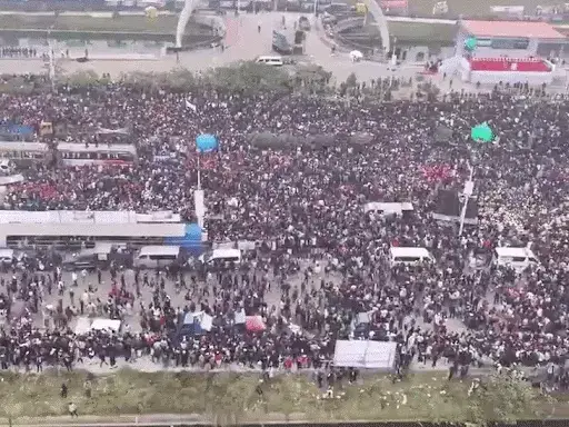 17 साल के बाद बांग्‍लादेश पहुंचे तार‍िक रहमान, ढाका की सड़कों पर शक्ति प्रदर्शन