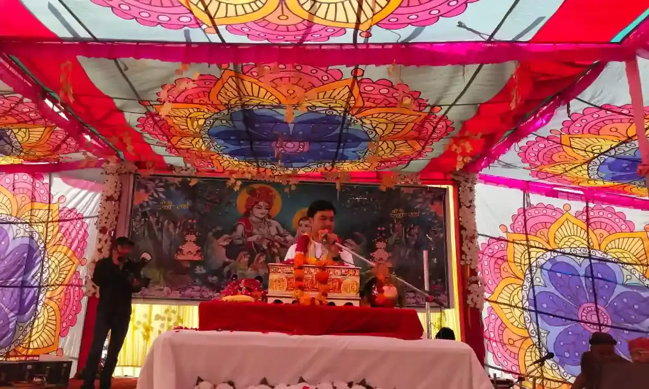 श्रीमद भागवत कथा के प्रथम दिन महाराज का प्रवचन, स्वर्ग के अमृत का किया वर्णन