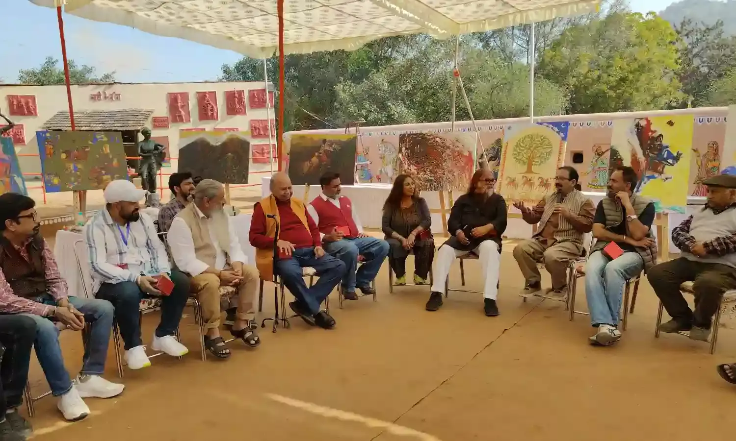 देश के प्रसिद्ध चित्रकारों की बदौलत सफल रहा शिविर: खान देश के प्रसिद्ध चित्रकारों की बदौलत सफल रहा शिविर: खान