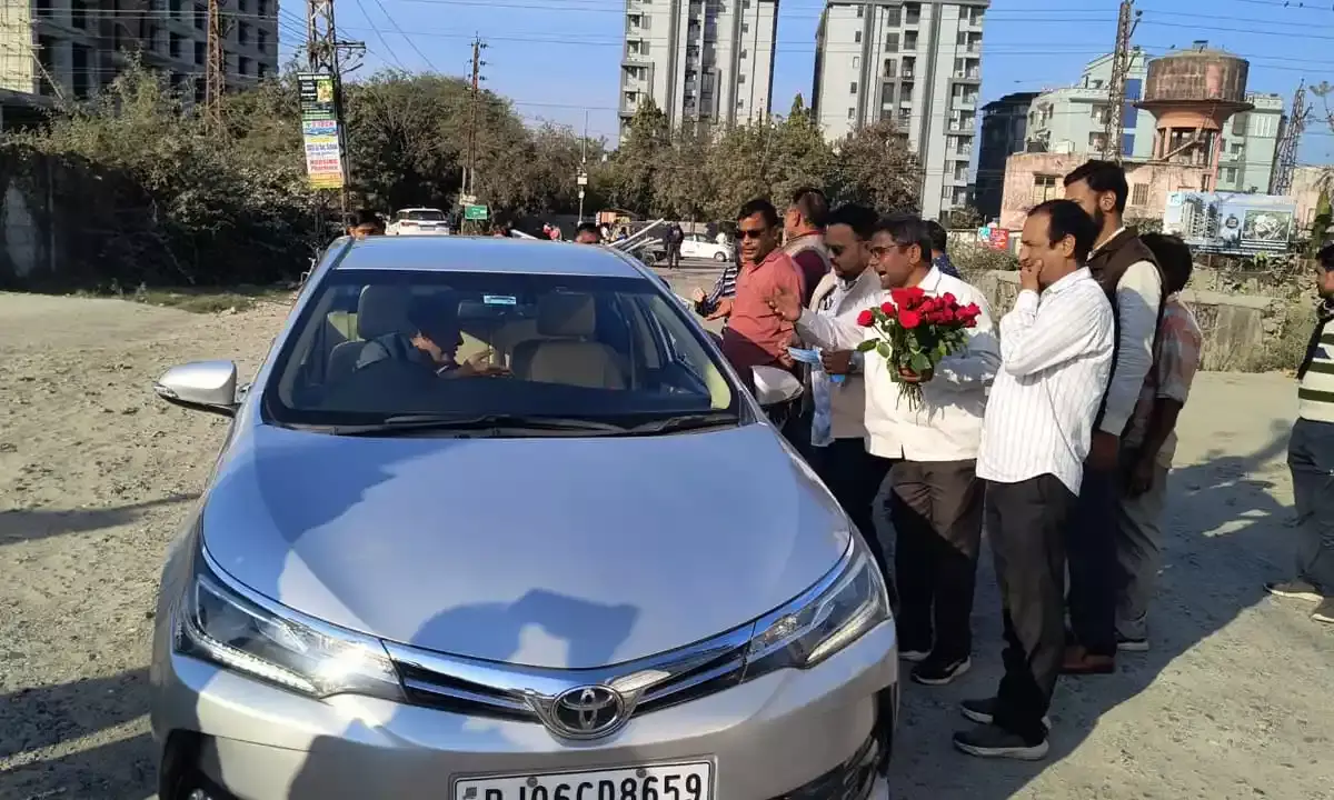 भीलवाड़ा में कांग्रेस ने सड़क मरम्मत के लिए किया अनूठा प्रदर्शन