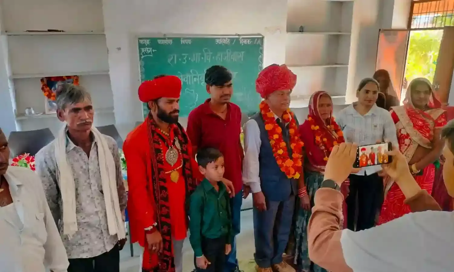 29 साल की शिक्षकीय सेवा पूर्ण, गुरुदेव कुमार को काकरोलिया घाटी में  किया  सम्मानित