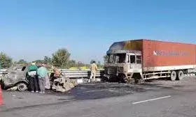 एनएच-152D पर हादसा: ट्रक से टकराई कार, तीन दोस्तों की आग में झुलसकर मौत