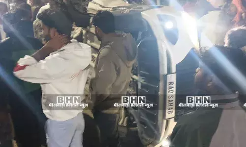 गुरलां आबादी क्षेत्र में तेज रफ्तार कार डिवाइडर से टकरा कर पलटी, कार सवार कुएं में कूदा