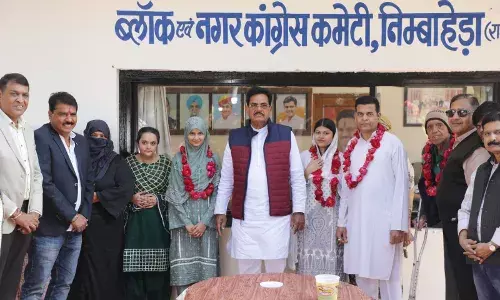 उमराह यात्रा से पहले शमशू कमर मंसूरी का कांग्रेस कार्यालय में स्वागत