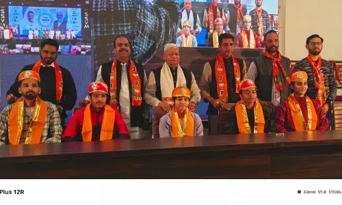 भाजपाइयों ने अटल स्मृति वर्ष में अटल जी की जन्मशताब्दी पर सुशासन दिवस मनाया, पुष्पांजलि अर्पित की