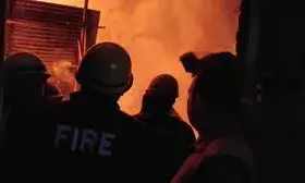 मुंबई अंधेरी में 23 मंजिला इमारत में आग, 40 लोगों का रेस्क्यू मुंबई अंधेरी में 23 मंजिला इमारत में आग, 40 लोगों का रेस्क्यू