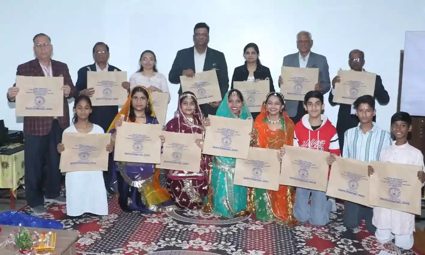 पर्यावरण बचाने के लिए कपड़े की थैली व जुट बेग का वितरण