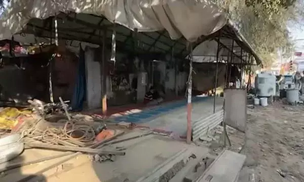 चौमूं में मस्जिद के बाहर रेलिंग लगाने को लेकर बवाल, भीड़ ने पुलिस पर किया पथराव,6 पुलिसकर्मी घायल