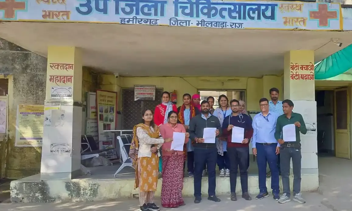 मेरिट व बोनस अंक आधारित भर्ती की मांग पर स्वास्थ्यकर्मियों ने बांधी काली पट्टी