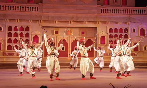 तमाम प्रस्तुतियों में मंच पर साकार हुई विभिन्न प्रदेशों की लोक संस्कृति तमाम प्रस्तुतियों में मंच पर साकार हुई विभिन्न प्रदेशों की लोक संस्कृति