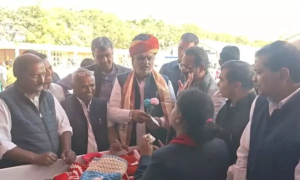 स्वदेशी मेले का राजीविका स्वयं सहायता समूह की महिलाओं ने किया भ्रमण