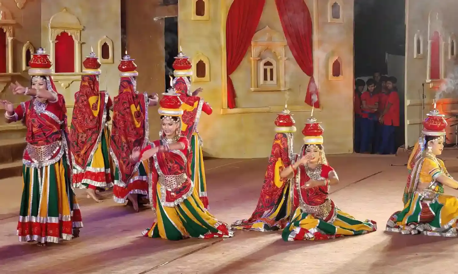 यूपी, उत्तराखंड, कश्मीर, राजस्थान सहित कई राज्यों की लोक संस्कृति की दिखी झलक यूपी, उत्तराखंड, कश्मीर, राजस्थान सहित कई राज्यों की लोक संस्कृति की दिखी झलक