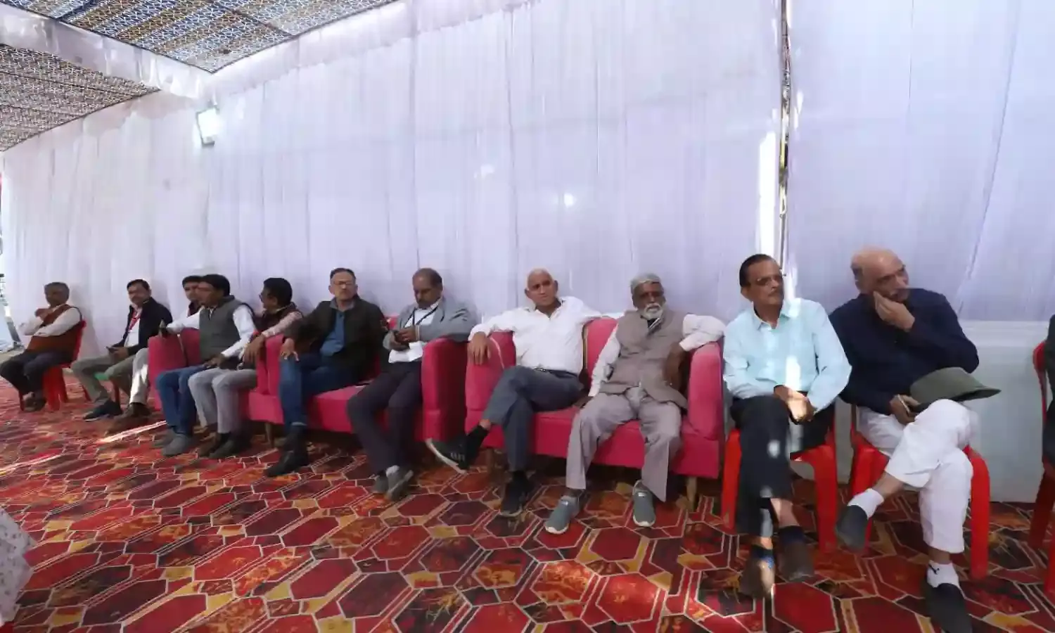 संभाग स्तरीय आरोग्य मेले में उमड़ी मरीजों की भारी भीड़, बहुविध चिकित्सा सेवाओं के साथ सम्मान समारोह आयोजित