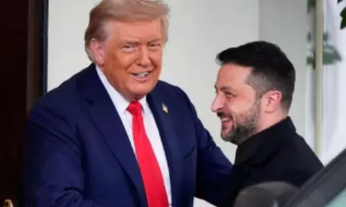 फ्लोरिडा में ट्रंप और जेलेंस्की की अहम मुलाकात, शांति वार्ता पर टिकी नजरें फ्लोरिडा में ट्रंप और जेलेंस्की की अहम मुलाकात, शांति वार्ता पर टिकी नजरें