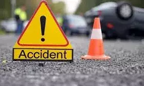 घने कोहरे के कारण सड़क हादसे में तीन की मौत